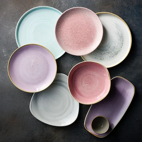 Assiettes colorées